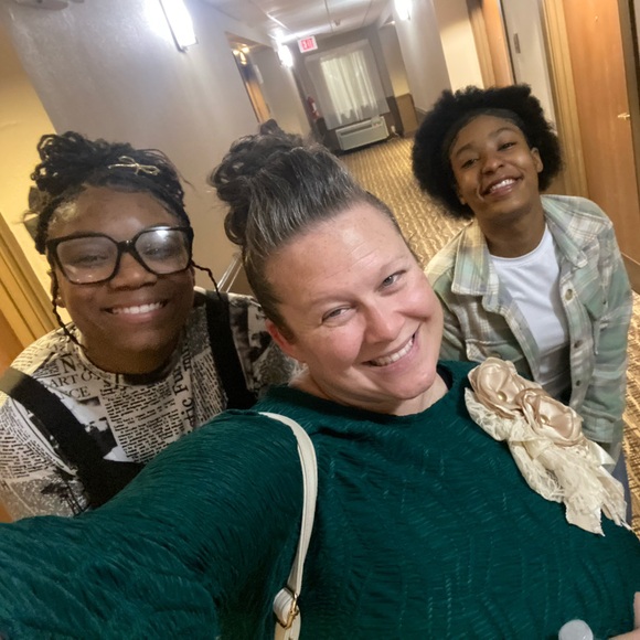 Meet your Posher, Veronica - Picture 3 of 5